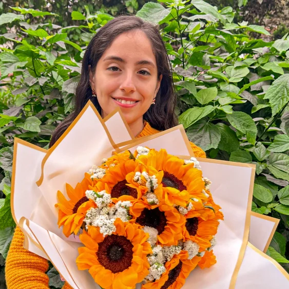 Cliente contenta con composición floral