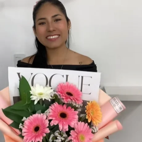 Cliente satisfecho con diseño floral